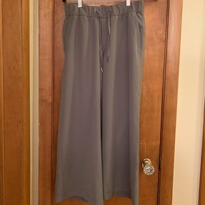 Lululemon ON THE FLY WIDE-LEG 7/8 PANT *WOVEN